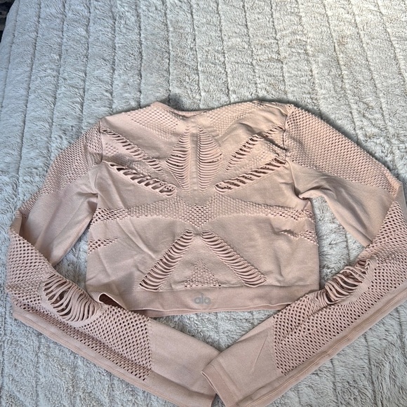 ALO Yoga Dust Pink / Cream Distressed Knit Crop Top - Picture 4 of 4